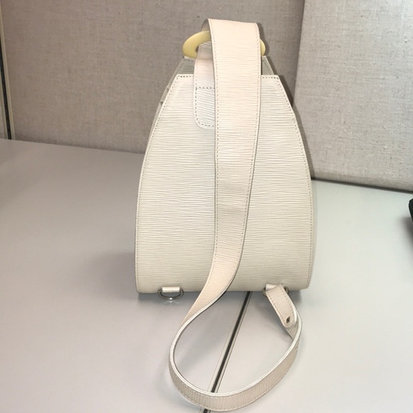 Ch.C Epi leather Sling Bag - Picture 4 of 8